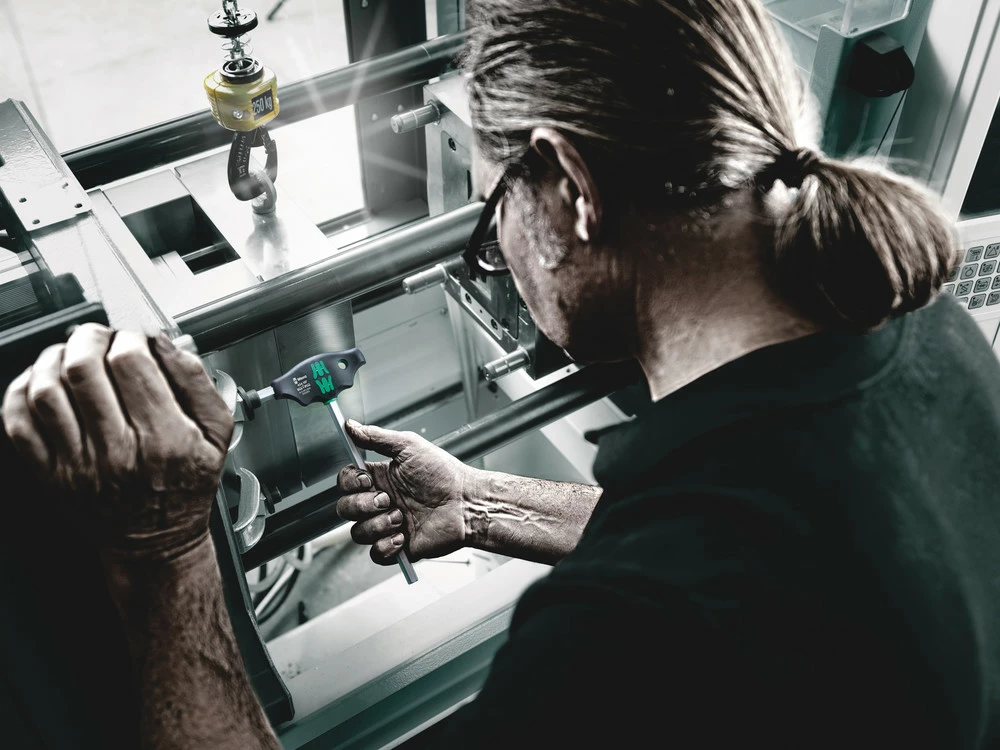 Wera 023334 454 HF T-Handle Hexagon Hex-Plus Key Driver With Holding Function - 3mm 5 Wera 023334 454 HF T-Handle Hexagon Hex-Plus Key Driver With Holding Function - 3mm - Image 3