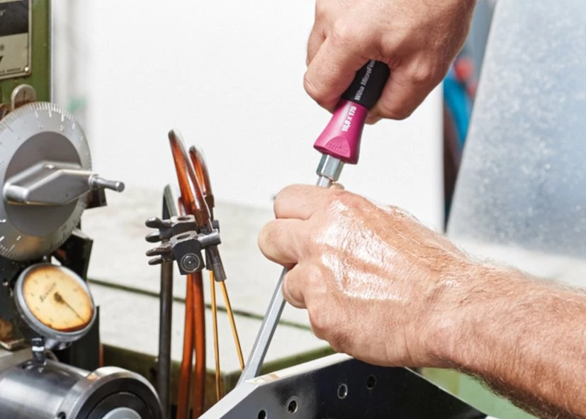 Wiha 29138 5 Piece MicroFinish® Slotted & Phillips Screwdriver Set (Striking Cap) 4 Wiha 29138 5 Piece MicroFinish® Slotted & Phillips Screwdriver Set (Striking Cap) - Image 2